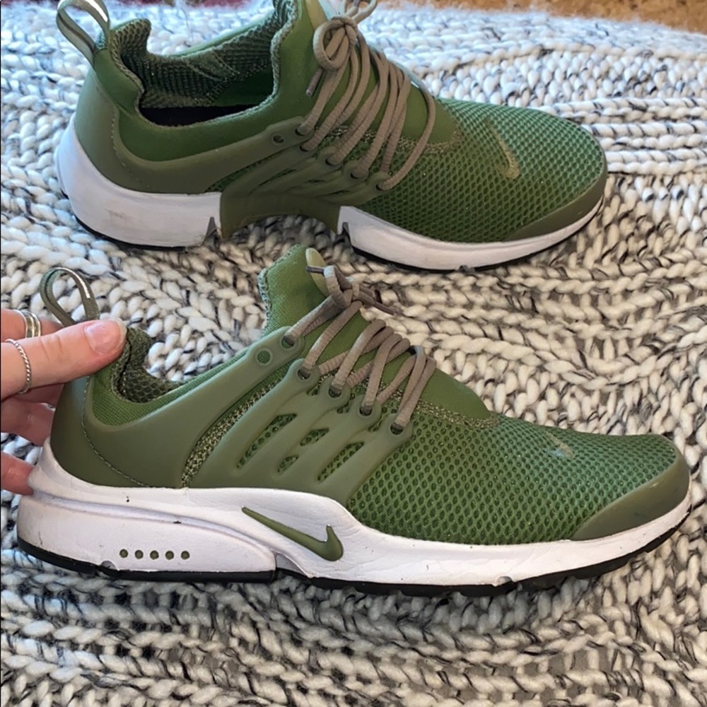 Olive green Nike prestos, great condition